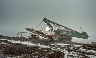 Timelapse of a giant excavator walking