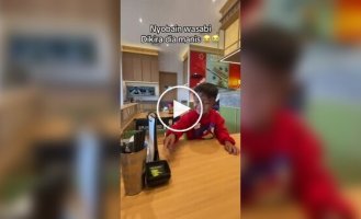 Мальчик впервые пробует васаби