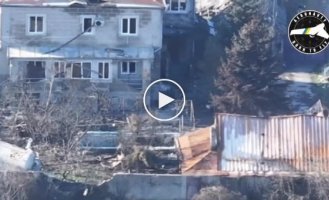 Soldiers from an aerial reconnaissance unit attacked Russians hiding in an abandoned house with an FPV drone