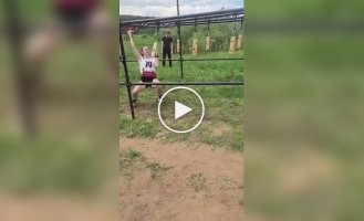 An athletic girl demonstrated incredible endurance on an obstacle course