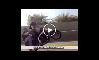 Опасный трюк на мотоцыкле с пассажиром