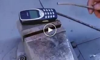 Nokia 3310 самый крутой молот в мире