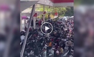 На Бали закончился бензин — на заправках безумные очереди