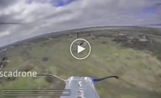 Український FPV-дрон залітає прямо до будинку з 5 вагнерівцями