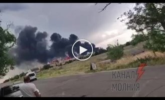 Видео пожара после взрывов во временно оккупированной Новой Каховке