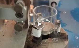 How a glass mug gets a handle to hold it