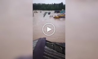 У Челябінській області РФ на Кіалімському водосховищі прорвало дамбу