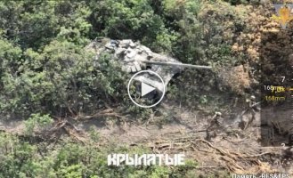 Russians leave their T-72 after being hit by a drone