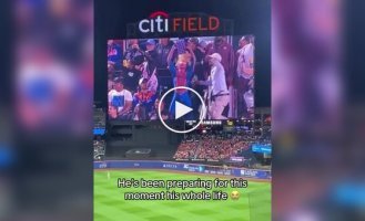 Он готовился к этому всю свою жизнь: Человек-паук на стадионе