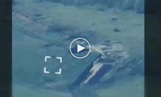 Наши артиллеристы атаковали 1 единицу бронетехники, 8 автомобилей, 3 мотоцикла, 4 склада БК, 4 средства РЭБ россиян..