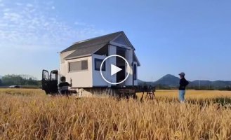 A Chinese Couple Turned an Ordinary Truck into a Cozy Mobile Home
