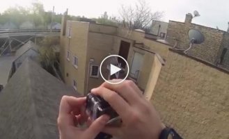 Невероятный прыжок с крыши