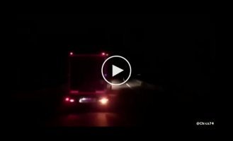 Two truck drivers decided to show an unusual entertainment on the road