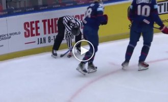 Hockey player accidentally drops iPhone on ice during World Cup match