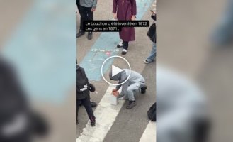 Участник протестов украл канистру с бензином, но не смог ее открыть