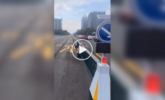 Some roads in China are equipped with automatic medians