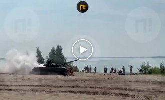 Beach near Tyumen. The Russian army bravely fights the sunbathers