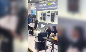 Оказалось, что глава Nvidia Дженсен Хуанг тоже обычный человек