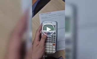 Парень встроил в калькулятор камеру и подключил его к ChatGPT