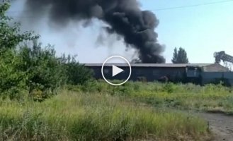 В Макеевке горит склад с боеприпасами