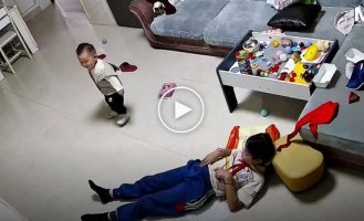 Сестра вовремя поймала брата