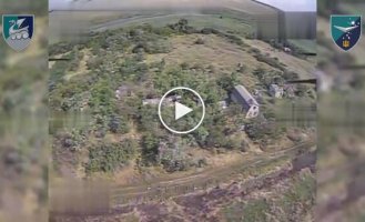 Ukrainian defenders hit Russian artillery and enemy infantry in Donetsk region