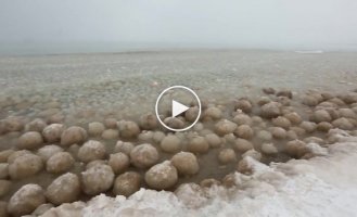 Как на озере Мичиган, вода снежки лепила