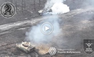 Bradley M2A2 shoots an enemy BMP-2 at point-blank range near Avdievka