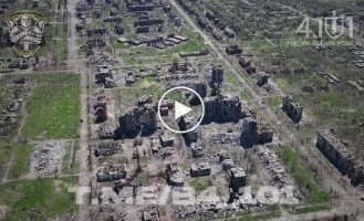 Руїни замість міста: кадри зруйнованого Торецька на Донеччині від 101 бригади