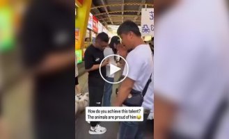 A talented Chinese man imitates animals and birds so that they begin to respond to him