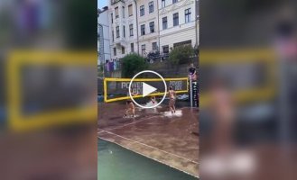 Волейбольный корт на воде в Словении