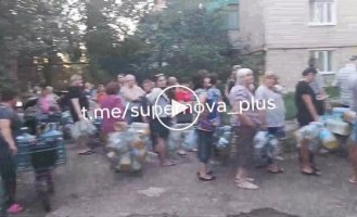 Житель окупованого Донецька обурюється відсутністю води та чергою до водовозу