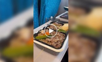 Passengers are given self-heating food on Japanese trains