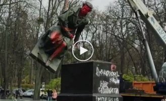 A monument to Pushkin was dismantled in Kyiv