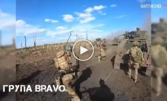 American and British volunteers storm Russian trenches