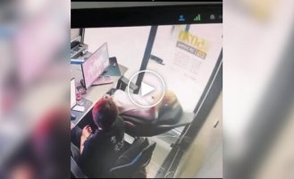 Bizarre incident at a computer café