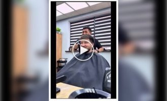 Парикмахер развлекал клиентов воздуходувкой для волос