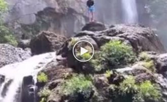 A beautiful cliff jump that others should not try