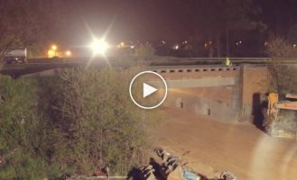 Красивое видео возведение моста
