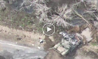 Destruction of a damaged Russian T-90M Proryv tank by an FPV drone near Krynoki, Kherson region