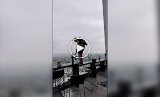 A base jumper jumped from a 41st-story roof when staff begged him to stop