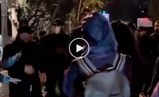 У Грузії група титушок напала на протестувальників проти закону про іноагентів