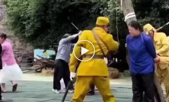 Audience member attacks actor during live performance