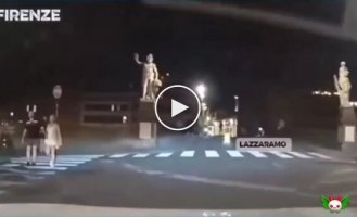 Taxi driver chases robber
