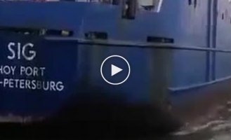 The first video recording of the attack of the Russian oil tanker "Sig" by the Ukrainian BMP kamikaze on August 5
