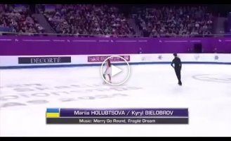 Fans greet the performance of Ukrainian figure skaters at the European Championships in Lithuania with the slogan Glory to Ukraine