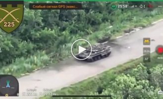 Russian T-62M tank blew up on a mine in the Bakhmut direction