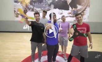 Чудеса владения бумерангом от Dude Perfect