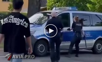 Greedy German police do not allow migrants to ride