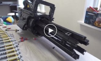 Fully functioning minigun made from Lego parts
